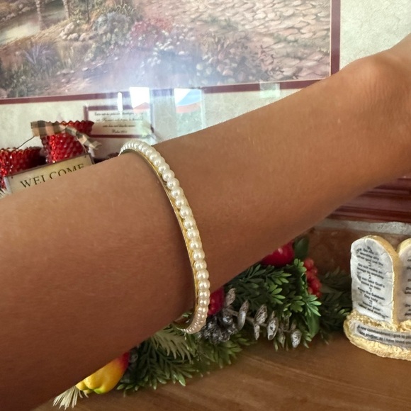 Vintage 1984 Elegant Pearl Bangle Bracelet - Picture 1 of 9
